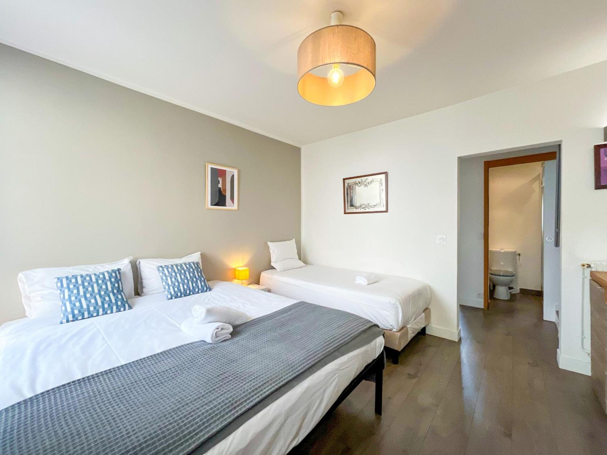 195 - Saint Denis Triplex Apartment Paris